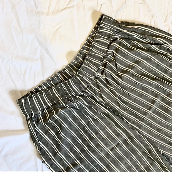 AE Smocked Wide Leg Culotte - Picture 3 of 5